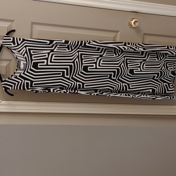 🌻Scorpio Black & White Graphic Midi Dress - Picture 4 of 7